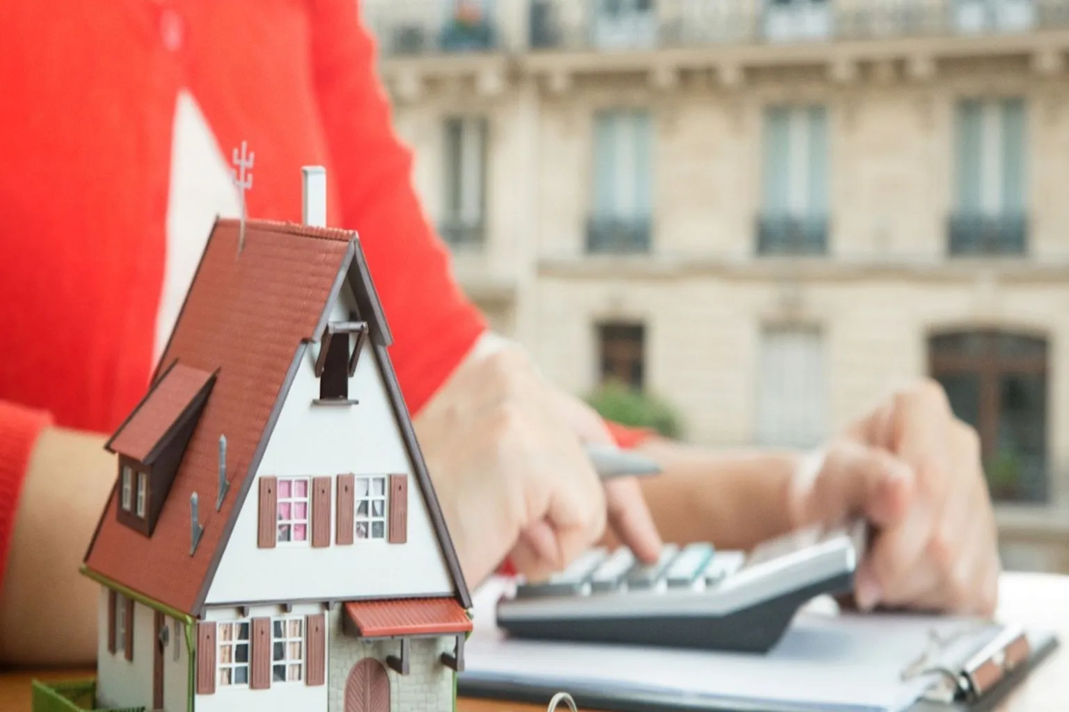 Investir dans l'immobilier parisien en étant résident corse : les points de vigilance