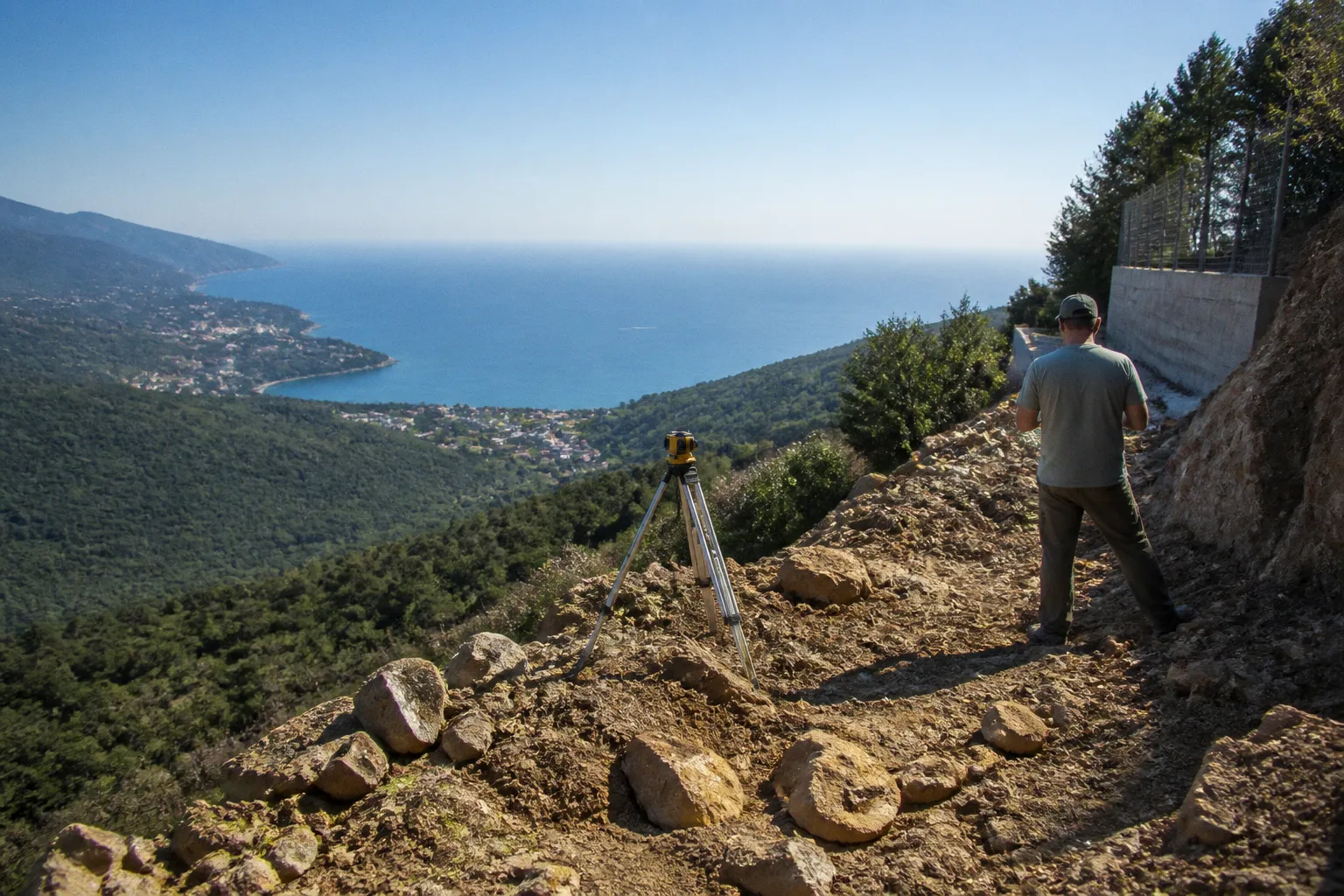 Terrain en pente en Corse : évaluer la faisabilité du projet