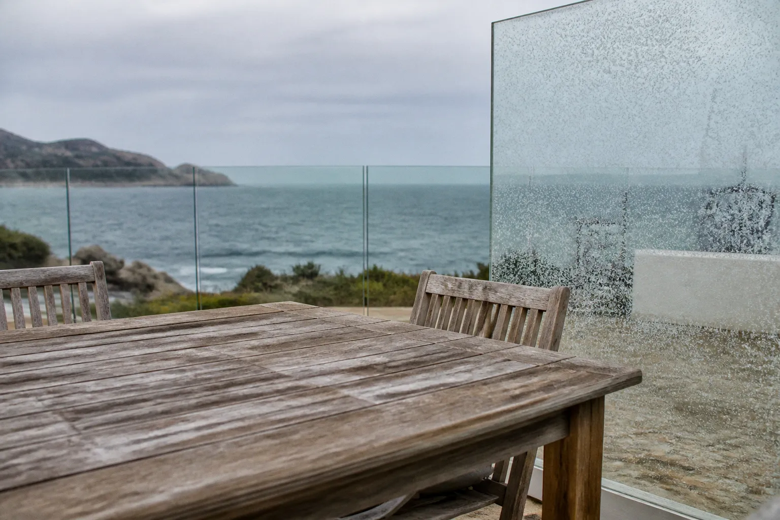 Terrasse de villa en Corse : protection contre les embruns