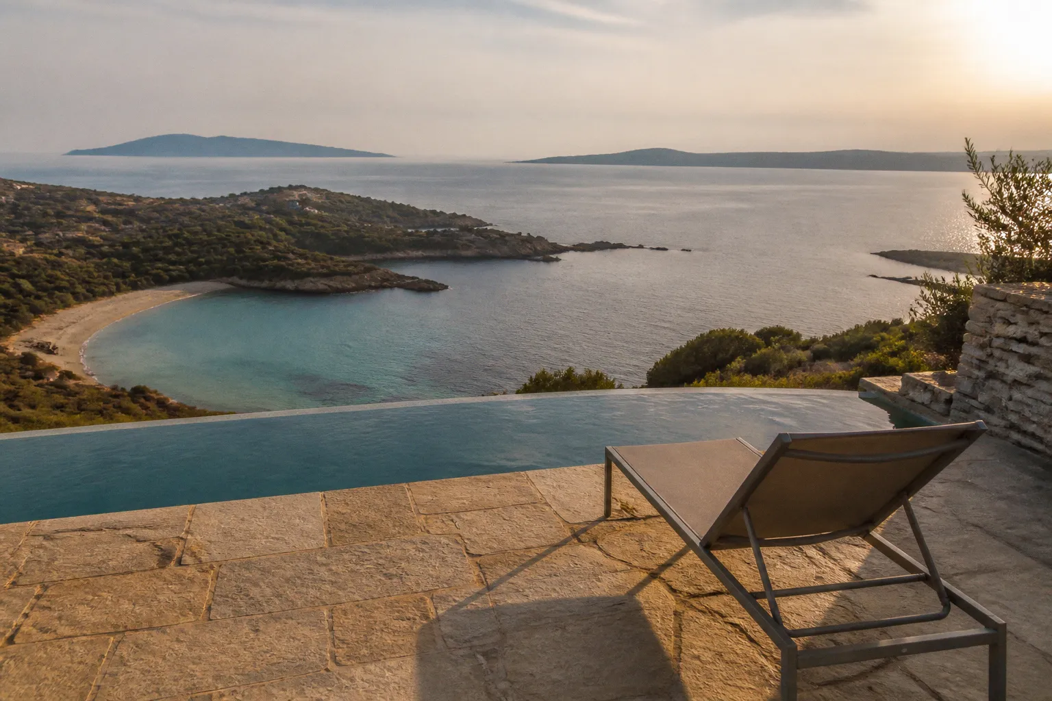 Villa de luxe en Corse : bord de mer ou hauteur ?